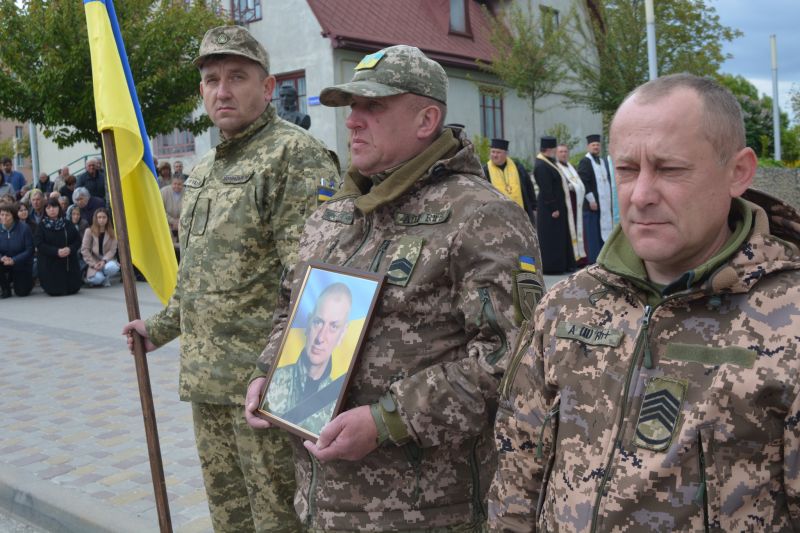 Два роки вважався зниклим безвісти: у Тернополі поховали Героя Олега Дундія
