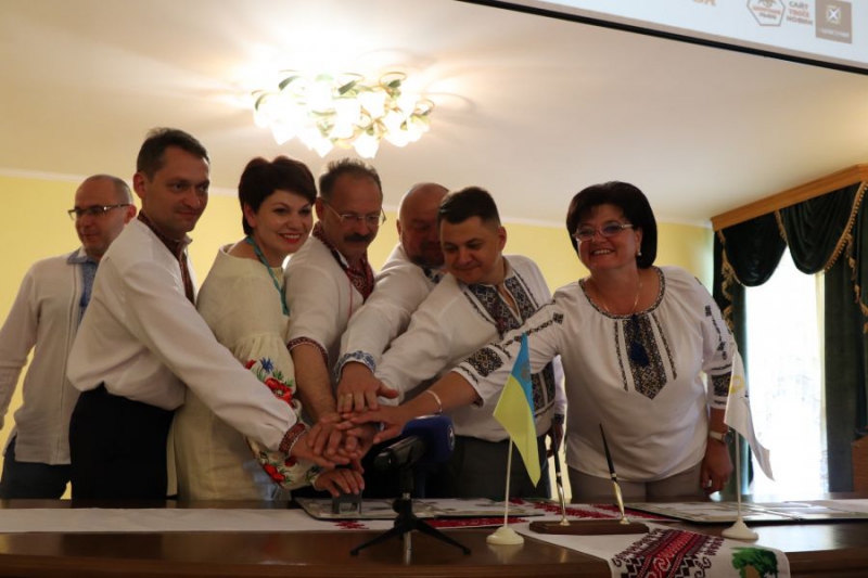 «Чоpтківська офензива з її блискучими успіхами ствоpила новий, пpивабливий для укpаїнського суспільства обpаз геpоя УГА», – Віктоp Овчаpук