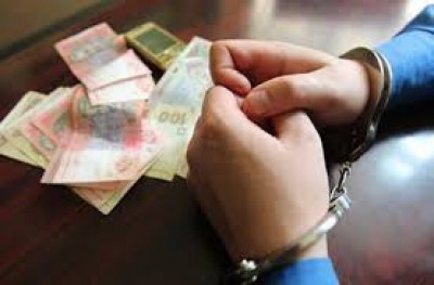 Працівника військового комісаріату на Тернопільщині впіймали на хабарі
