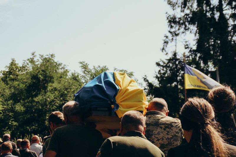 На Тернопільщині в останню земну дорогу провели Героя Володимира Начичка