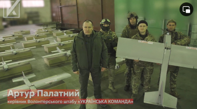 «Українська команда» передала батальйону «Свобода» великі дрони-літаки з побажаннями окупантам від українців