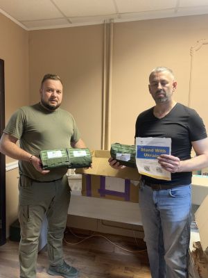 Тактичні аптечки для капеланів та ліки на фронт: «Українська команда» Тернопілля відправила чергову допомогу на передову