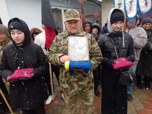Більше року вважався зниклим безвісти: на Тернопільщині попрощалися з воїном Дмитром Федаком