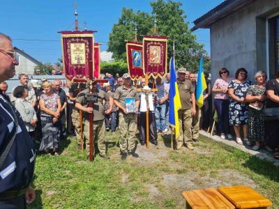 У громаді поблизу Тернополя попрощалися з полеглим захисником Володимиром Глюзою