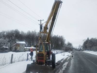 У селі на Тернопільщині відновлюють вуличне освітлення
