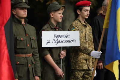День Прапора: в Тернополі підняли найбільший у області синьо-жовтий стяг (фоторепортаж)