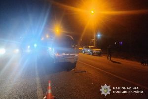 Раптово вибігла на пішохідний перехід: на Тернопільщині під колеса автомобіля потрапила школярка