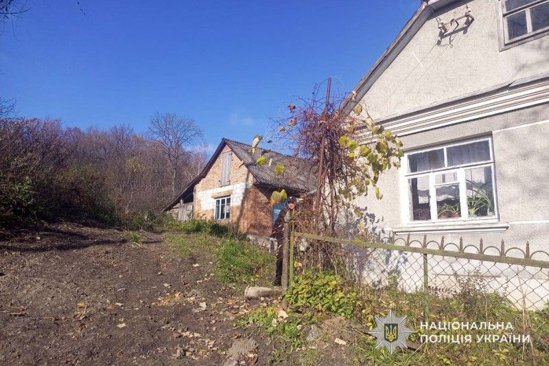 Лановецькі поліцейські встановили зловмисника, причетного до крадіжки майна сусідки