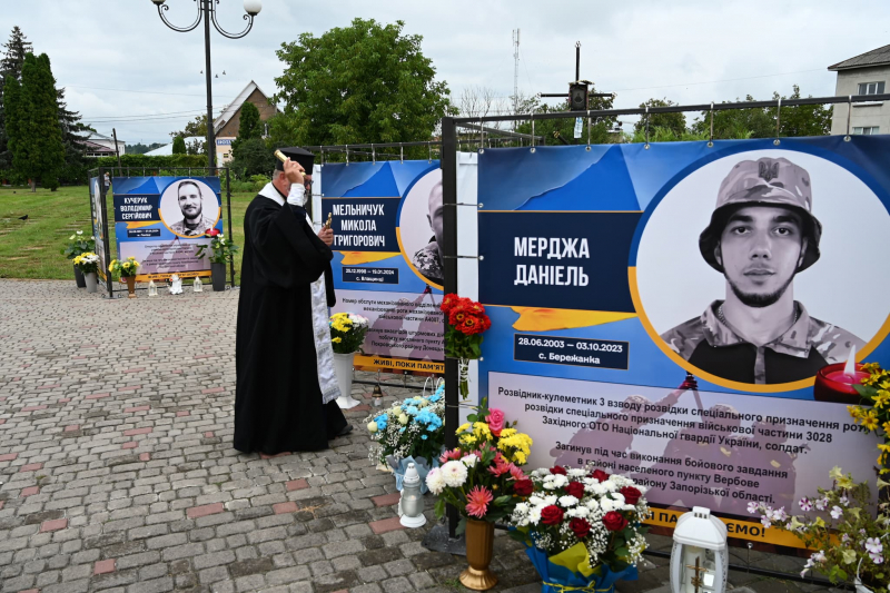 У Лановецькій громаді освятили стели на Алеї пам’яті