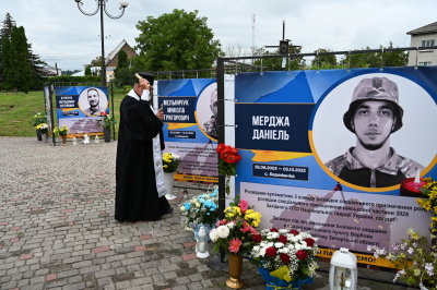 У Лановецькій громаді освятили стели на Алеї пам’яті
