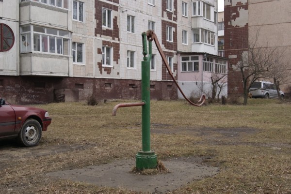 Колонки-качалки рятують Тернопіль поки немає води