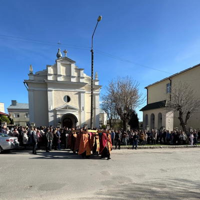 Вулицями селища на Тернопільщині пройшла хресна хода