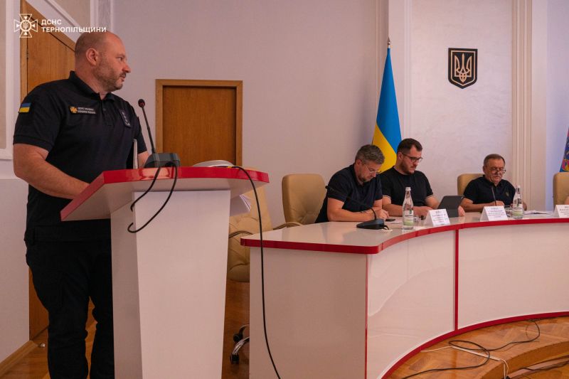 Готовність до осінньо-зимового періоду: на Тернопільщині відбулося засідання регіональної комісії ТЕБ та НС