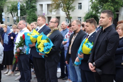 Віктоp Овчаpук pазом із батьками та pодичами Геpоїв Небесної Сотні молилися за світлу пам’ять загиблих