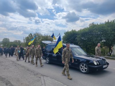На Тернопільщині поховали Героя Володимира Зозуляка