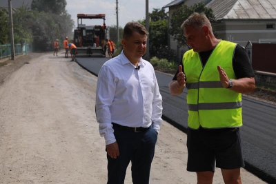 Віктор Овчарук проінспектував стан виконання ремонтних робіт ділянки автомобільної дороги Мишковичі – Скоморохи