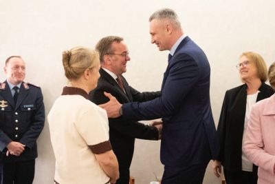 Кличко в Німеччині обговорив з Федеральним міністром оборони Борисом Пісторіусом подальшу допомогу Україні