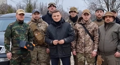 Голова Тернопільської облради передав бійцям «ОДЧ Карпатська Січ» позашляховик та прилад нічного бачення