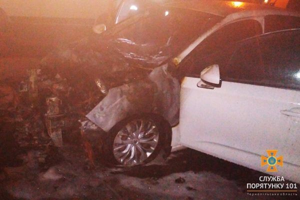 У Тернополі згорів автомобіль (фото)