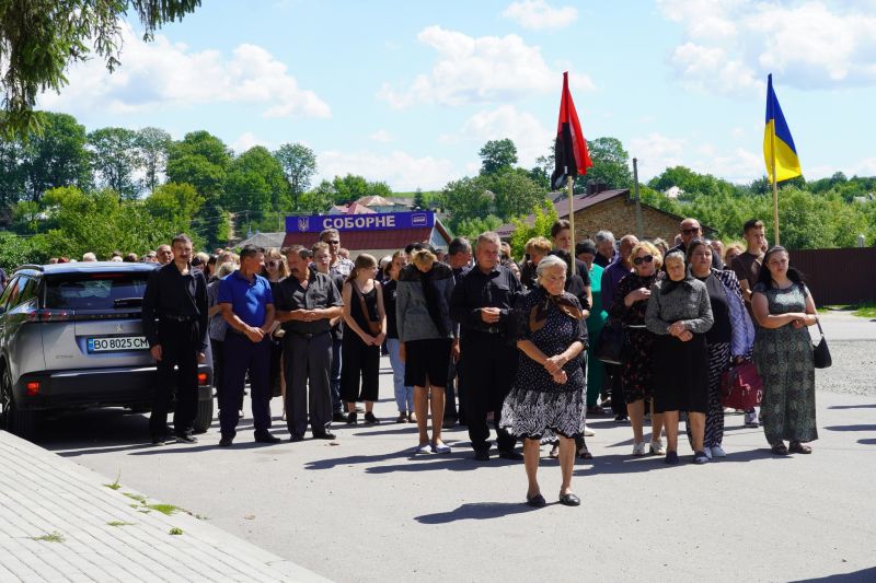 У Соборному на Тернопільщині поховали воїна Олександра Яська (фото)