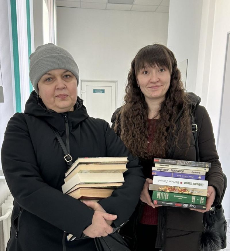 У лікарнях Тернополя облаштували книжкові полички для військових, які проходять реабілітацію