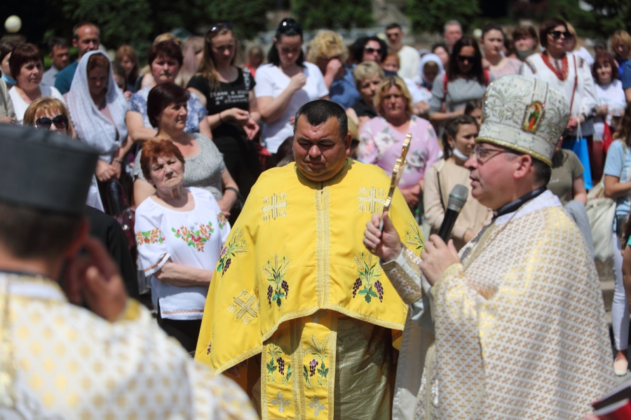 Кілька сотень медиків з’їхалися на прощу до Зарваниці (фоторепортаж)