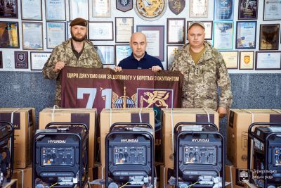 Тернопіль передав 20 генераторів бійцям 71-ої єгерської бригади ДШВ