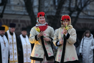У центрі Тернополя запалюють свічки, щоб вшанувати пам&#039;ять жертв Голодоморів (фоторепортаж)