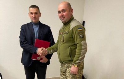 Микола Люшняк дістав рідкісні запчастини для вантажного автомобіля в зону ООС