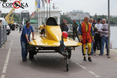 Найкращі пілоти з усього світу вже випробовують човни на Тернопільському ставі (фоторепортаж)