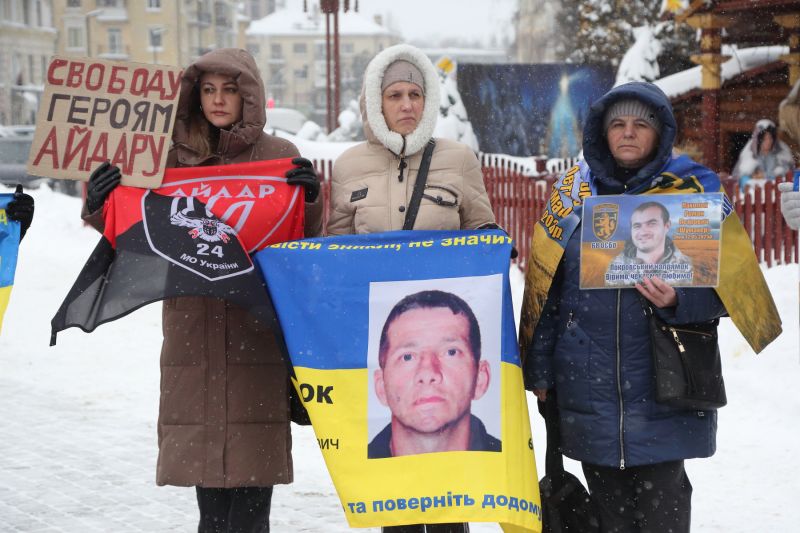 «Ми чекаємо»: у Тернополі рідні полонених і зниклих безвісти знову вийшли на акцію (фоторепортаж)