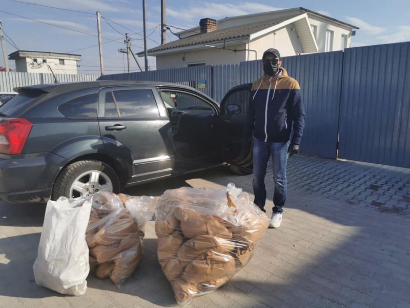 Монастириська районна лікарня отримала 50 багаторазових захисних костюмів від нардепа Миколи Люшняка (фото)