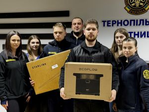 Starlink та EcoFlow: тернопільські митники передали військовим чергову допомогу