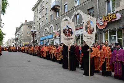 Центром Тернополя несуть хреста: триває Хресна дорога (фото, відео)
