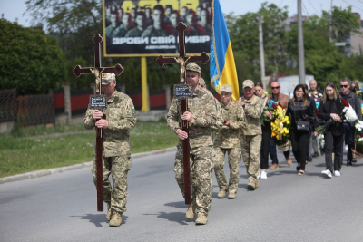 У Тернополі в останню дорогу провели Олега Єрмошина та Євгенія Мещерякова