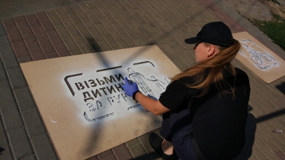 У Тернополі на небезпечних переходах з’являються попереджувальні написи