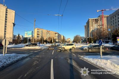 У Тернополі у ДТП зіткнулися водії автомобіля та мопеда