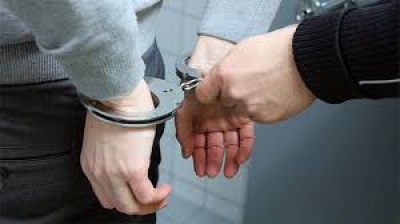 У Тернополі п&#039;яний чоловік пошкодив намет однієї із політичних сил та погрожував агітатору