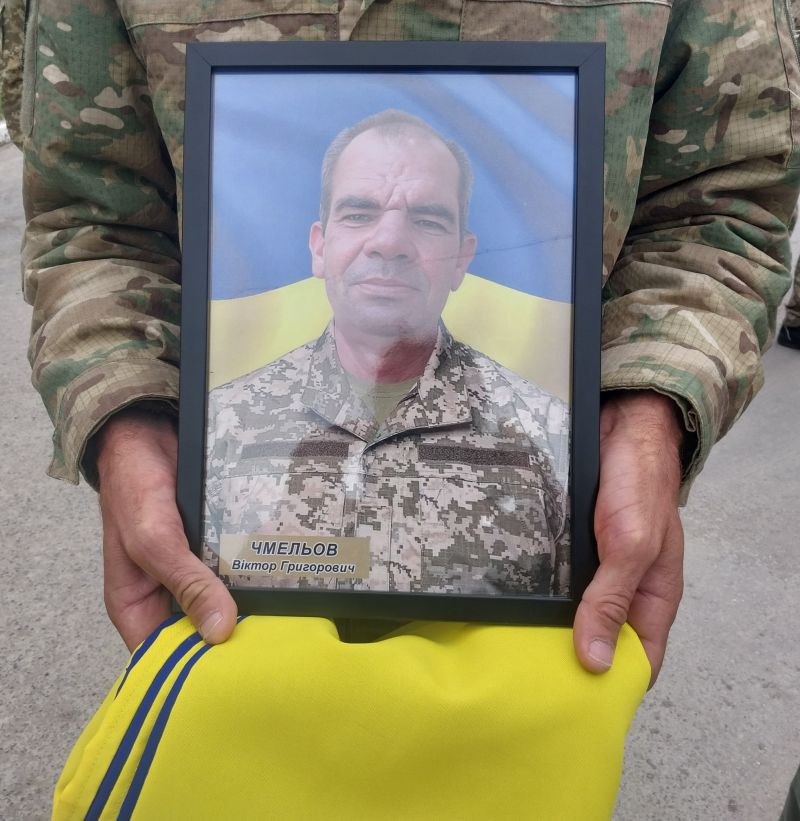 На Тернопільщині провели в останню земну дорогу Героя Віктора Чмельова