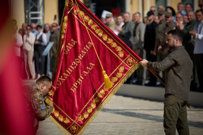 Чортківська 42 бригада отримала бойовий прапор від президента України