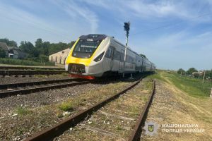 На Чортківщині потяг травмував місцеву мешканку