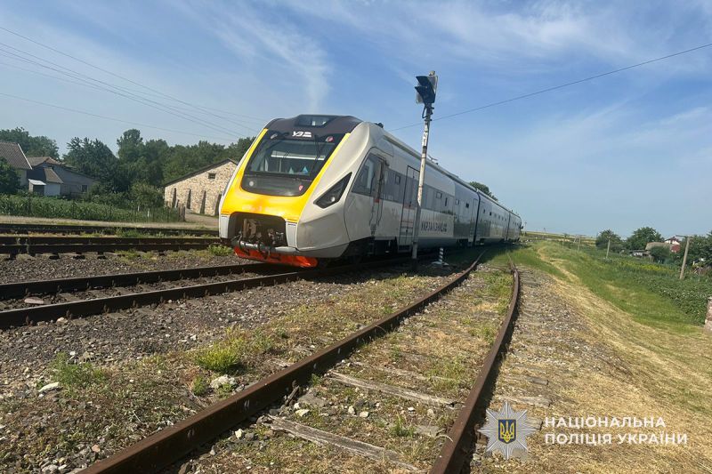 На Чортківщині потяг травмував місцеву мешканку