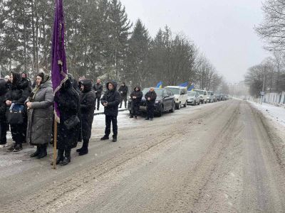На Тернопільщині зустріли кортеж із тілом загиблого Героя Василя Чубея