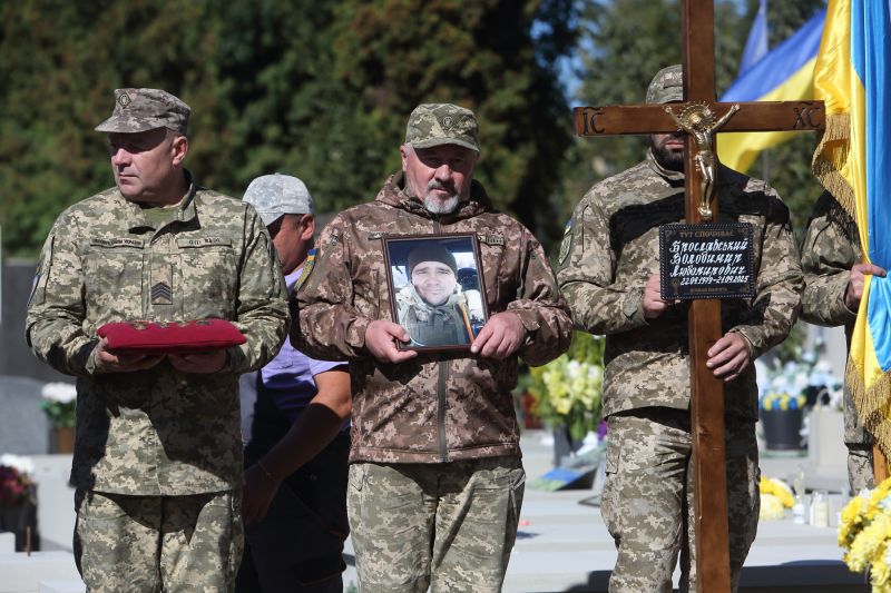 У Тернополі поховали історика Володимира Брославського, який загинув в боях на Сумщині (фоторепортаж)
