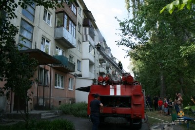 Знову пожежа у тернопільській багатоповерхівці: рятувальникам довелося евакуювати людей