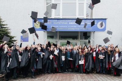 Випускники ТНЕУ запевняють, що їхній заклад вищої освіти – найкращий!