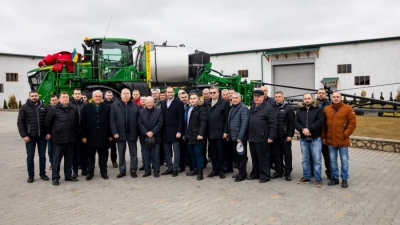 Аграрій з Тернопілля став першим у Європі власником унікального обприскувача