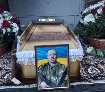 На Тернопільщині провели в останню земну дорогу Героя Олега Божка