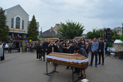 У Збаражі в останню дорогу провели полеглого воїна Івана Гринчака