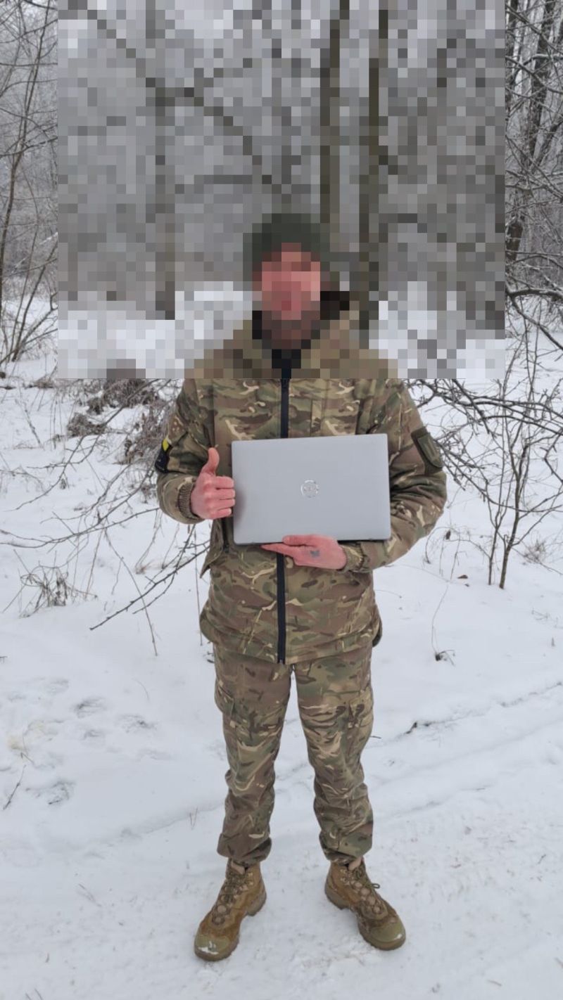 «Українська команда» Тернопілля передала ноутбук військовим 105-ї бригади